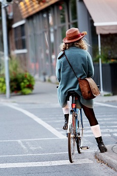 pixabay_Frau_auf_Fahrrad.jpg